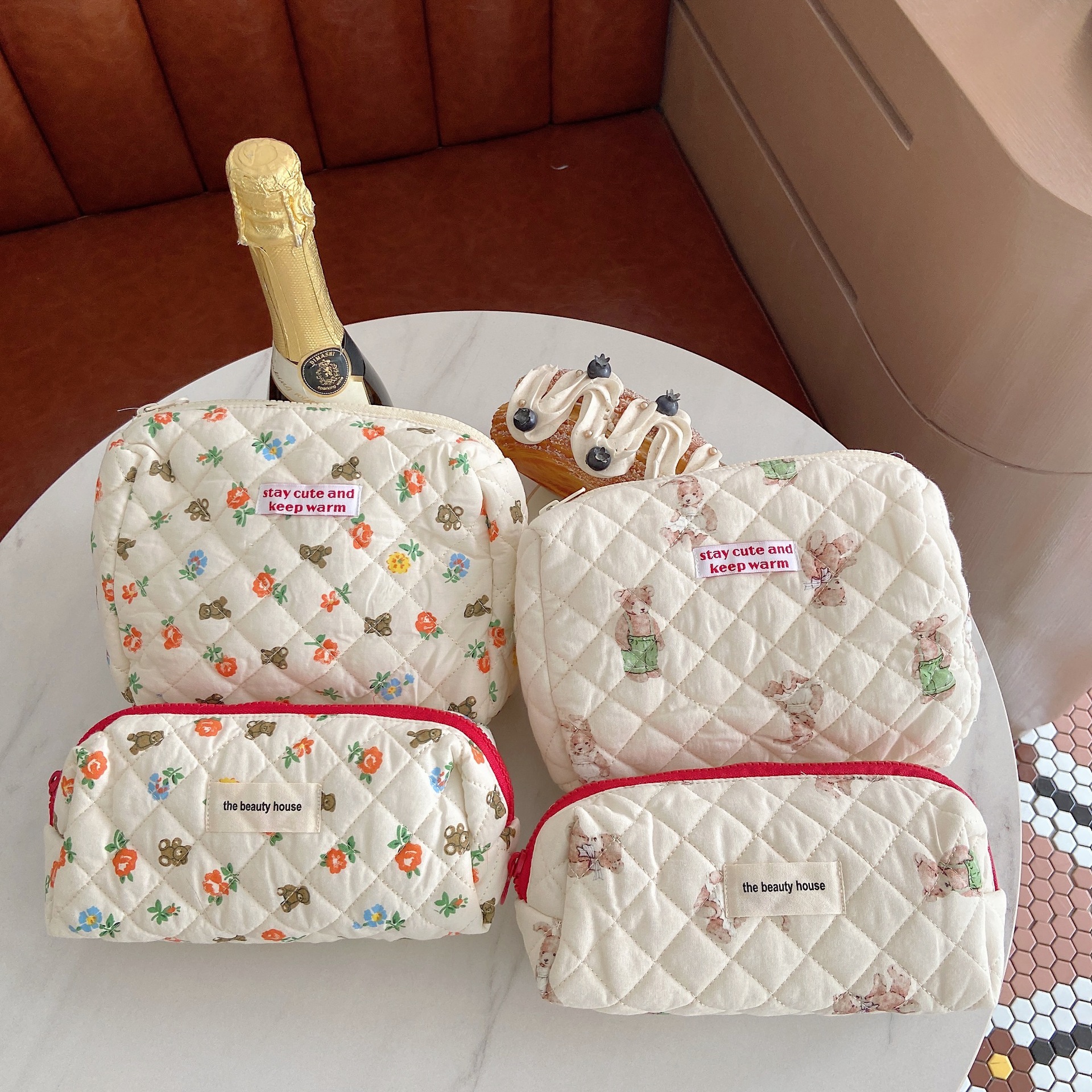 26275 ins Corea del Sur flor oso bolsa de cosméticos bolsa de lavado de viaje portátil de gran capacidad bolsa de almacenamiento de artículos diversos