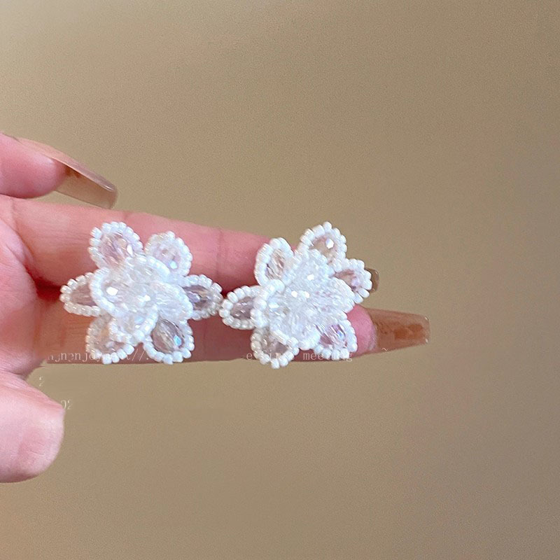 Crystal White Flower #112