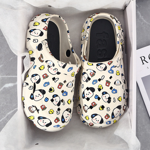 Fuzzy-feel hole shoes for women—summer, cute platform-heeled closed-toe height-increasing thick-soled sandals with a girly vibe, ultra-soft for beach and outdoor wear.