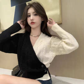 5018#设计感别致交叉V领上衣女秋冬加厚收腰黑白撞色针织衫毛衣