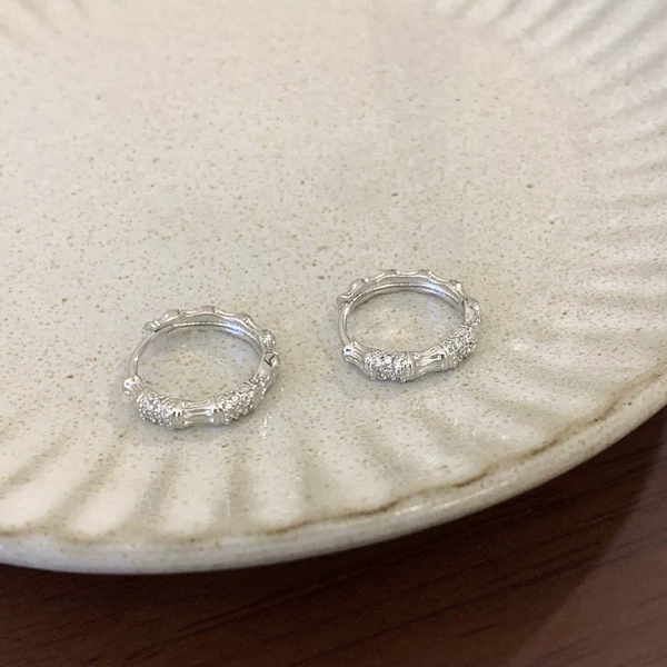 Silver earrings, simple and elegant design, micro incrustation