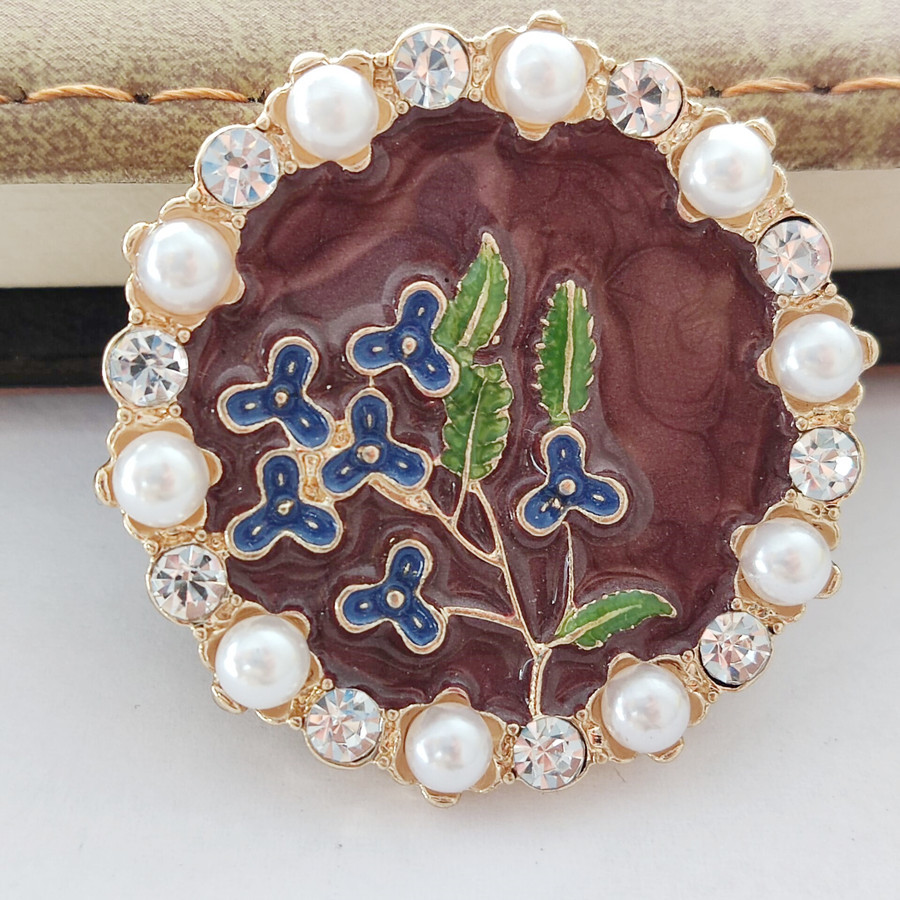 Iris pearl brooch
