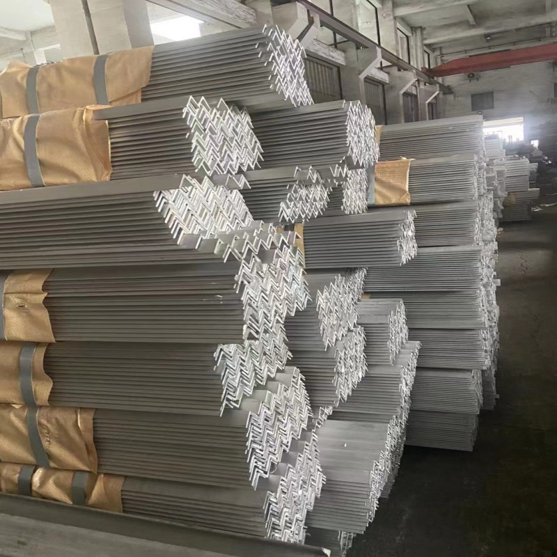 成都现货销售Q235热镀锌角钢 镀锌方管 库存充足 规格齐全