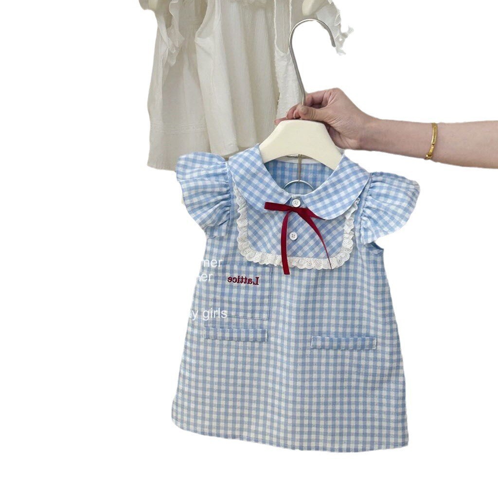 Xianning Seven 2024 Vestido de manga voladora a cuadros azul estilo universitario para niñas Vestido de muñeca de encaje coreano de verano para bebés