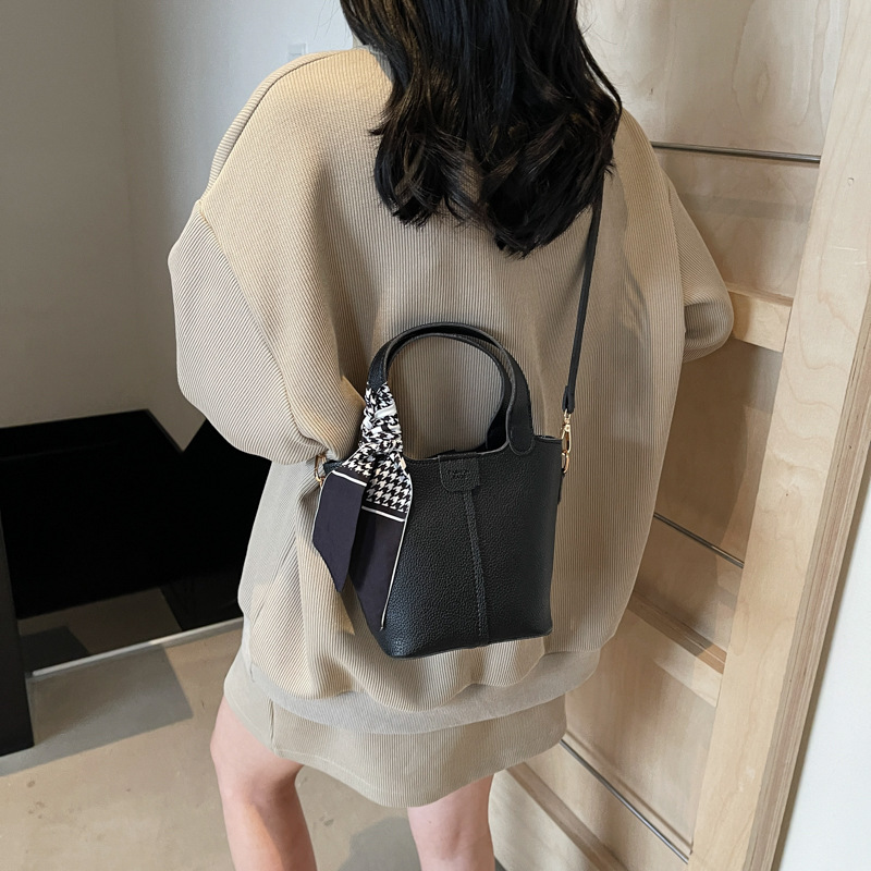 2025 verano nuevo bolso de moda coreano canasta bolsa de cubo bolso de hombro de alta calidad bolso de mochila versátil