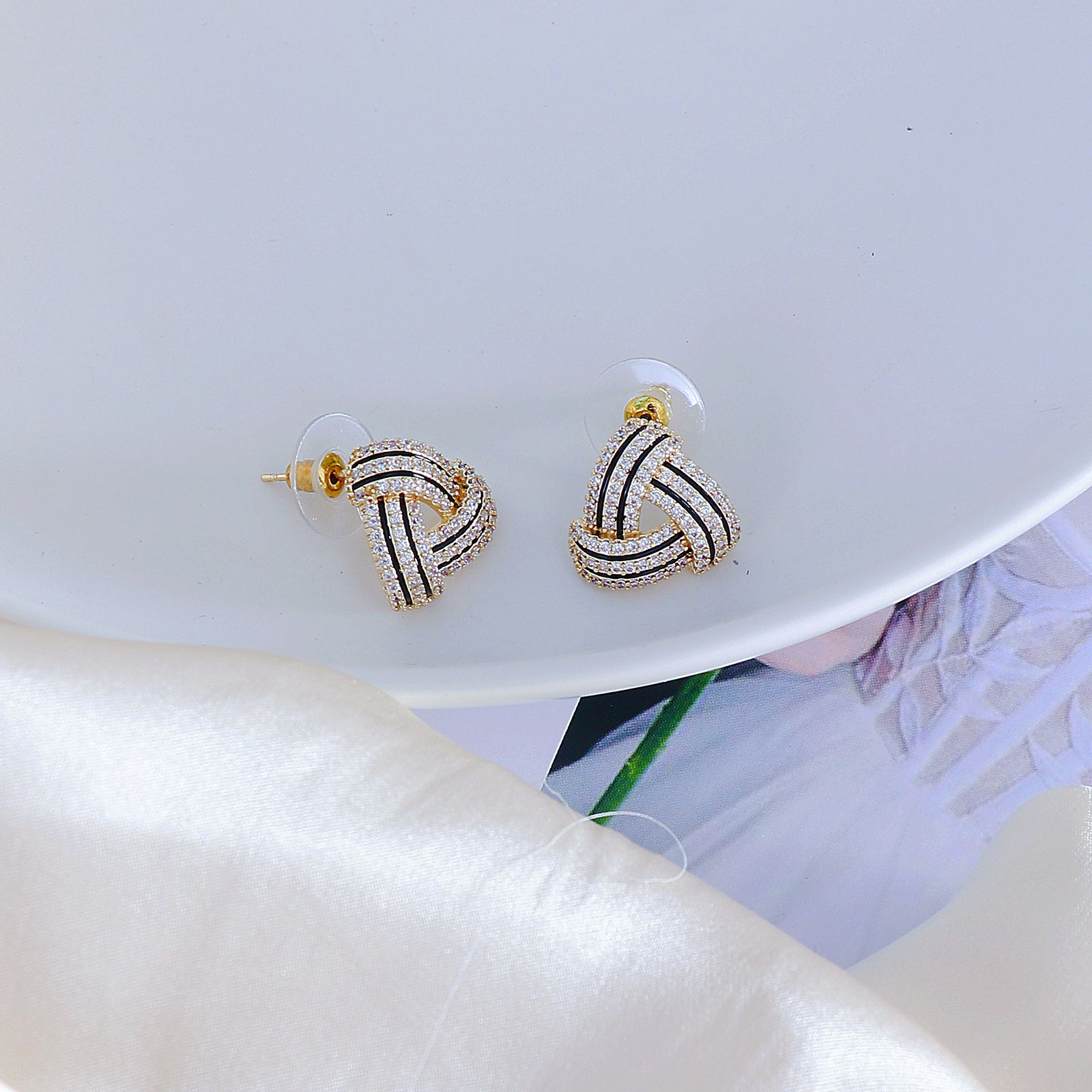 Korean Version Geometric Triangle Diamond Copper Earrings display picture 4