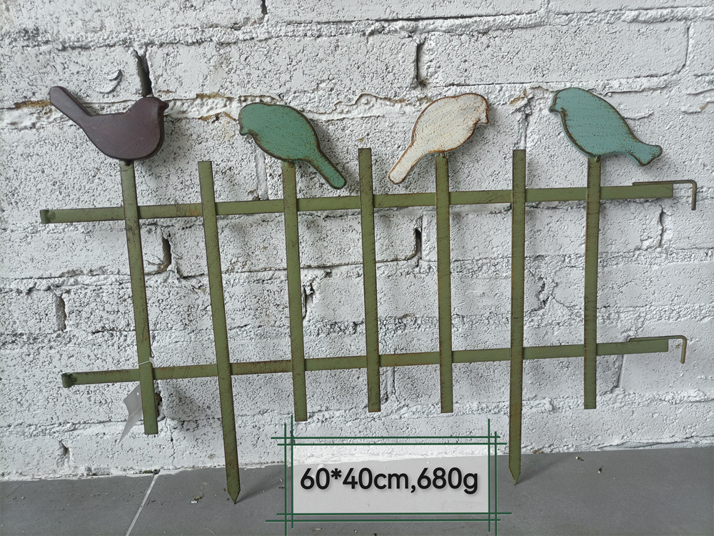 4 마리의 새 작은 울타리 그린