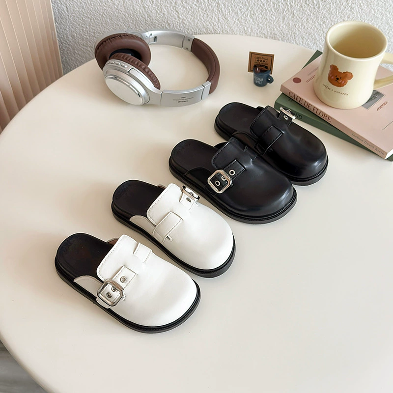 Девушки Квадратная пряжка Баотоу Тапки Лето 2025 Новая маленькая девочка с мягким дном досуг