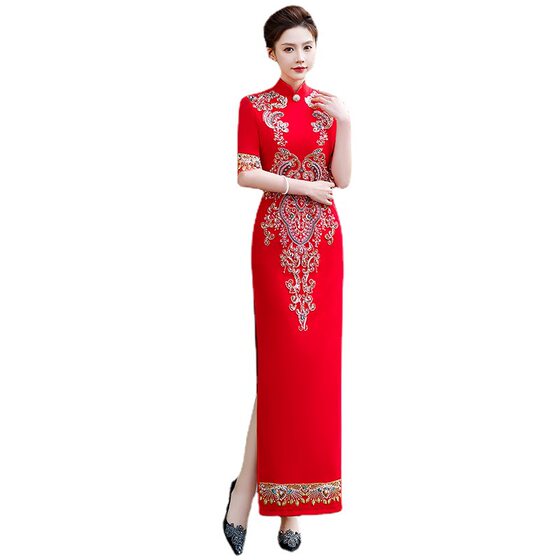 Chinese style new runway cheongsam red stage performance costume 2024 new wedding banquet mother cheongsam wholesale