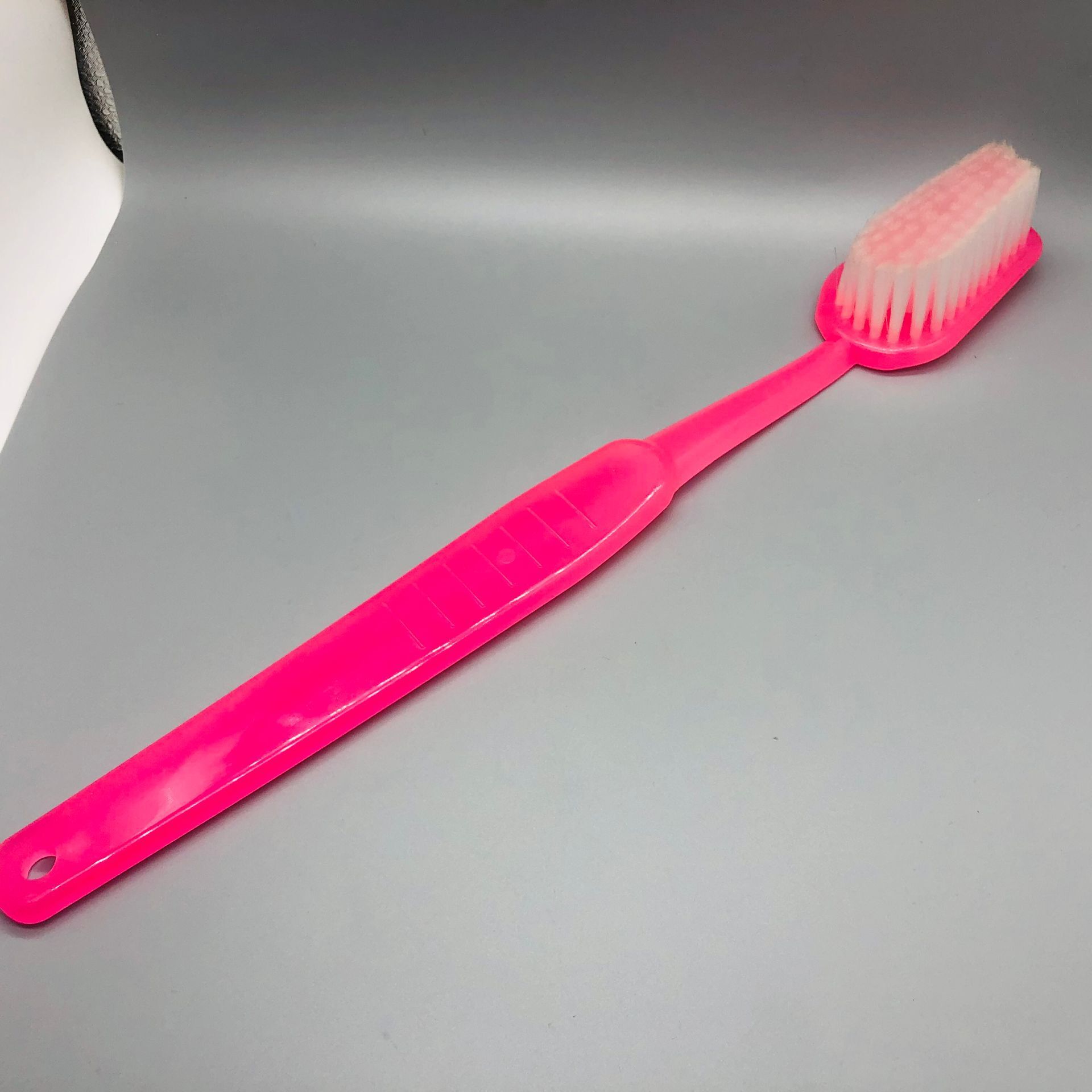 Forma de cepillo de dientes grande BATHBRUSH baño frotar la espalda cepillo de dientes grande colgando baño limpieza cepillo suave