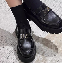 С���L��ĸ��ט���ЬŮӢ���ָ���ɫСƤЬһ�_�ņ�Ь