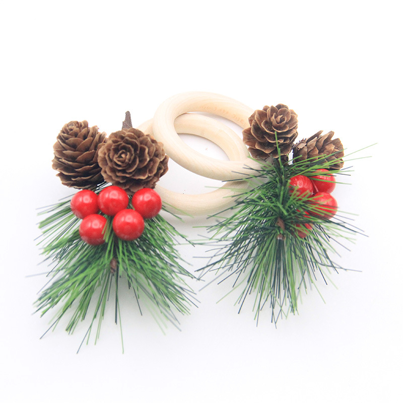 붉은 소나무 바늘 냅킨 링