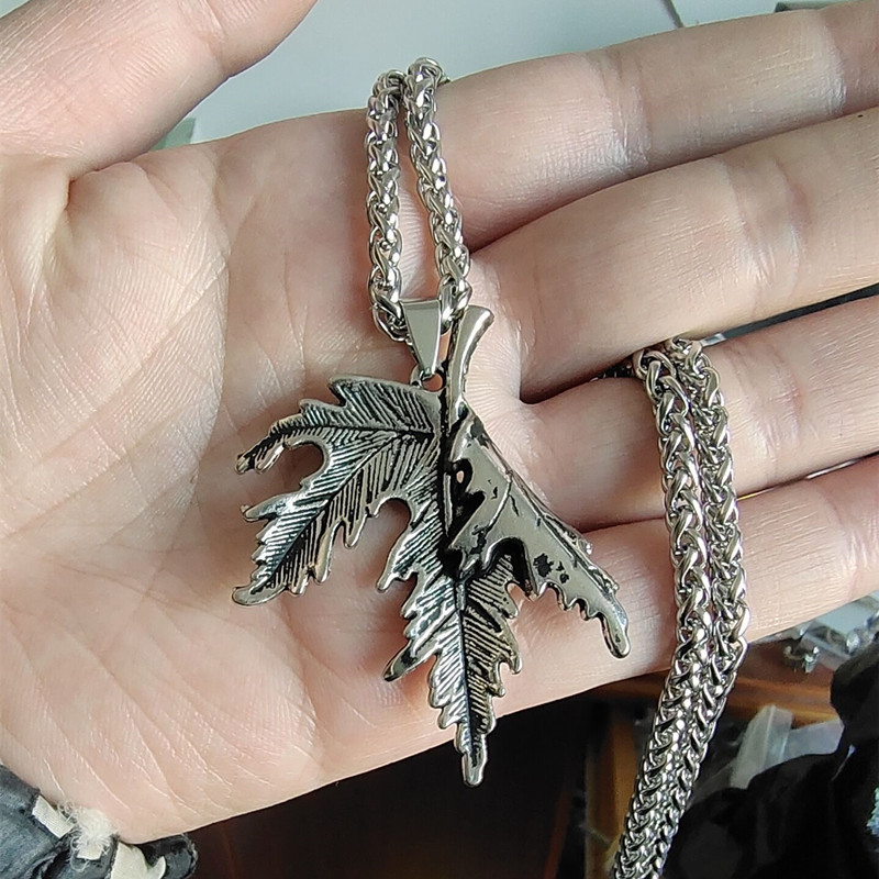 Folding Maple Leaf Necklace Unisex Hip Hop Style Pendant_voghion.com