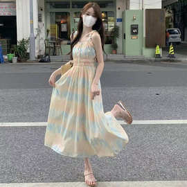 法式茶歇木耳边吊带连衣裙女2024夏季新款收腰显瘦扎染度假风长裙