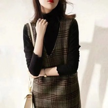 8969格子V领背心裙女2024秋冬新款复古气质高级感显瘦毛呢无袖连