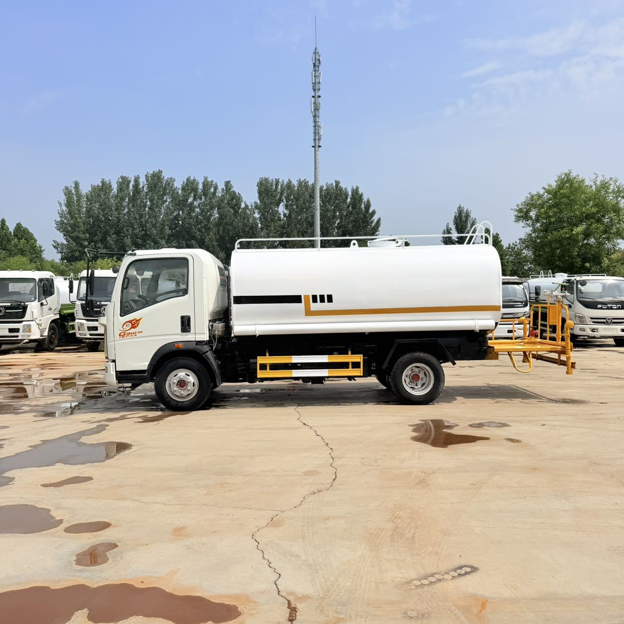 SINOTRUK HOWO National III Water Sprinkler Truck, 5-Cubic-Meter Water Tanker, Sanitation Water Sprinkler Truck, Cross-Border Export Water Sprinkler Truck