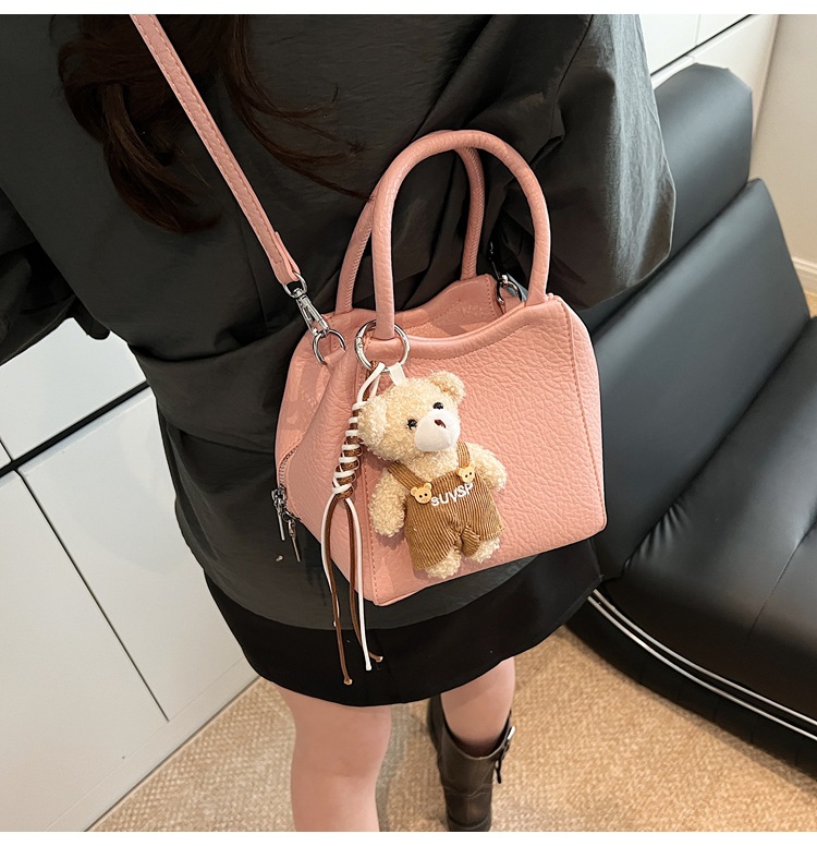 This is a unique, stylish and casual women's bucket bag for the summer of 2025. It's a Korean style single-shoulder crossbody women's bag with a sense of fashion undefined