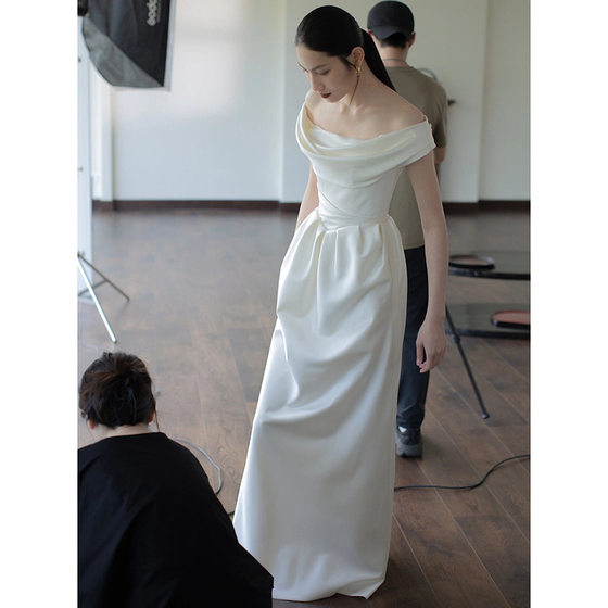High-grade Satin Light Wedding Dress 2024 New Off-shoulder White Simple Niche Elegant Welcome Gown