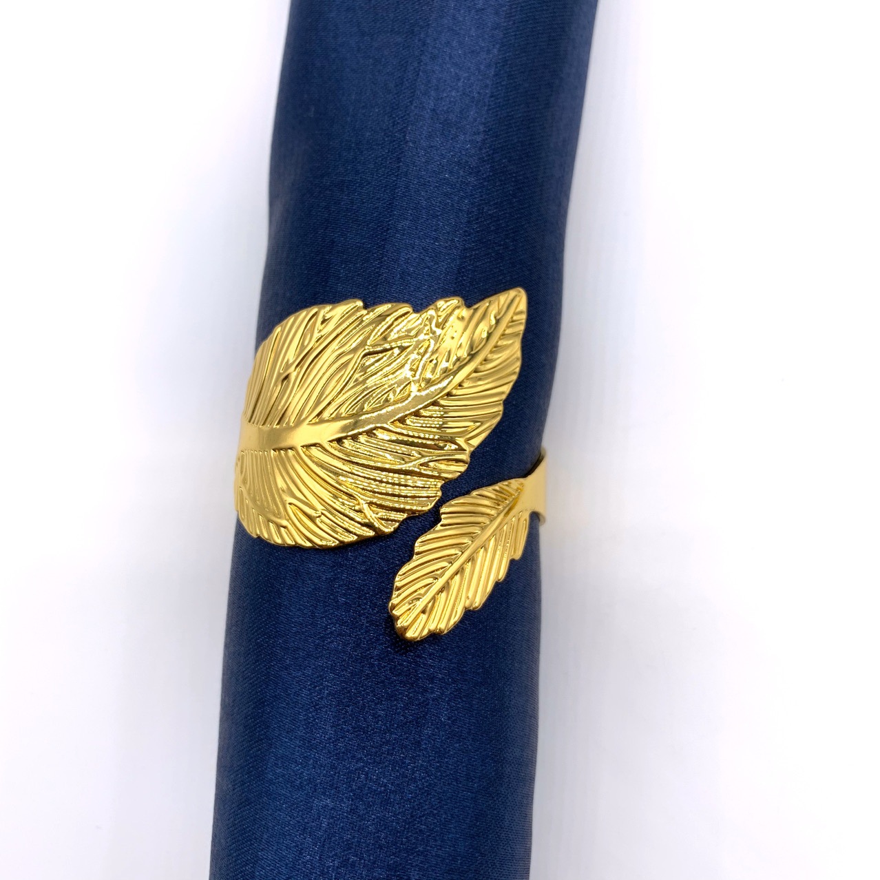 Anillo de toalla de hotel de alta gama Anillo de servilleta de hoja dorada Anillo de servilleta de metal Hebilla de tela de boca Anillo al por mayor