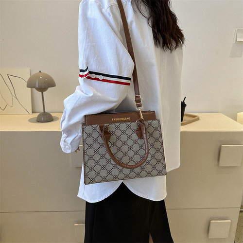 Niche design handbag  spring new fashion simple large-capacity crossbody bag trendy shoulder bag
