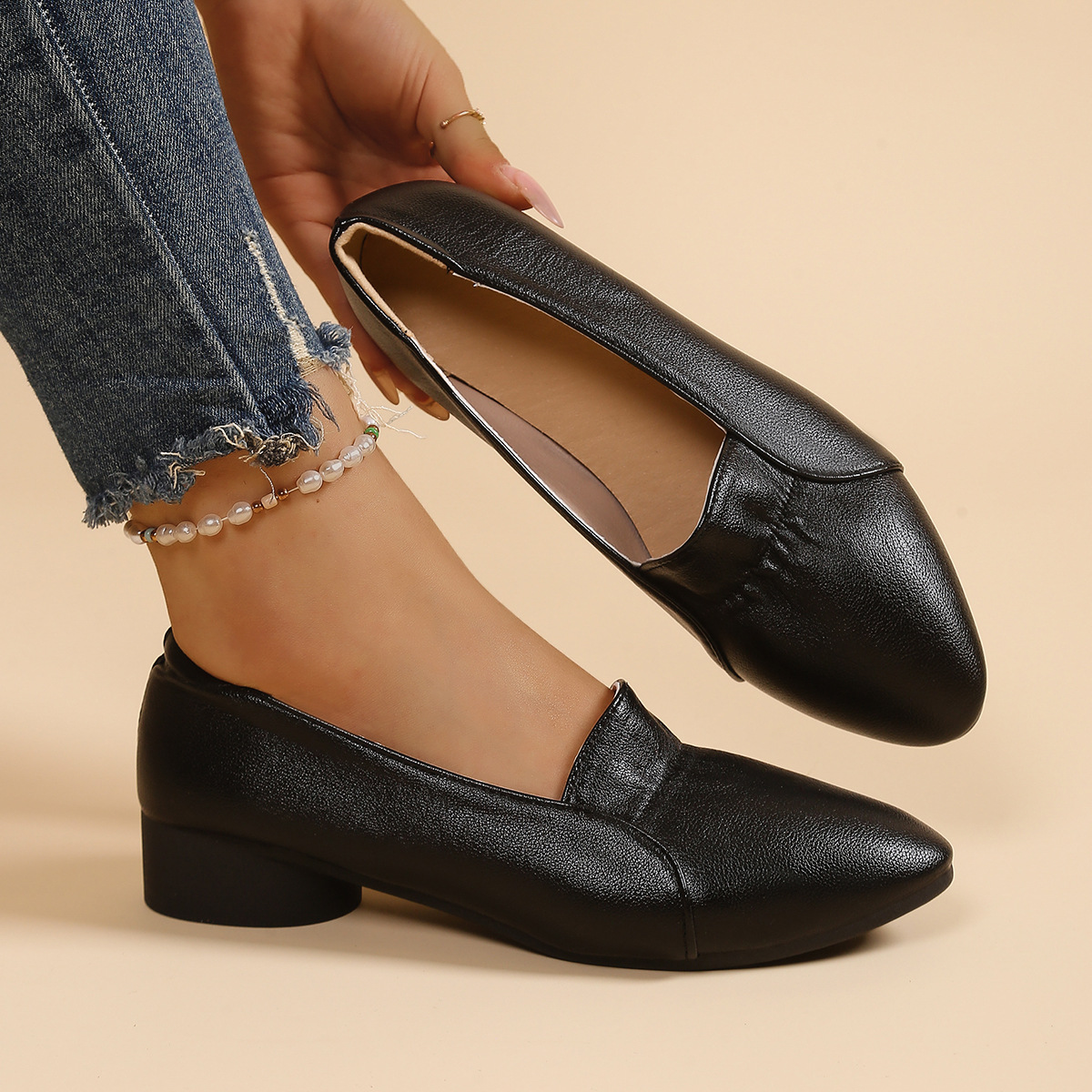 2025新款春季软皮单鞋女粗跟中跟黑色女鞋子妈妈鞋浅口尖头坡跟鞋