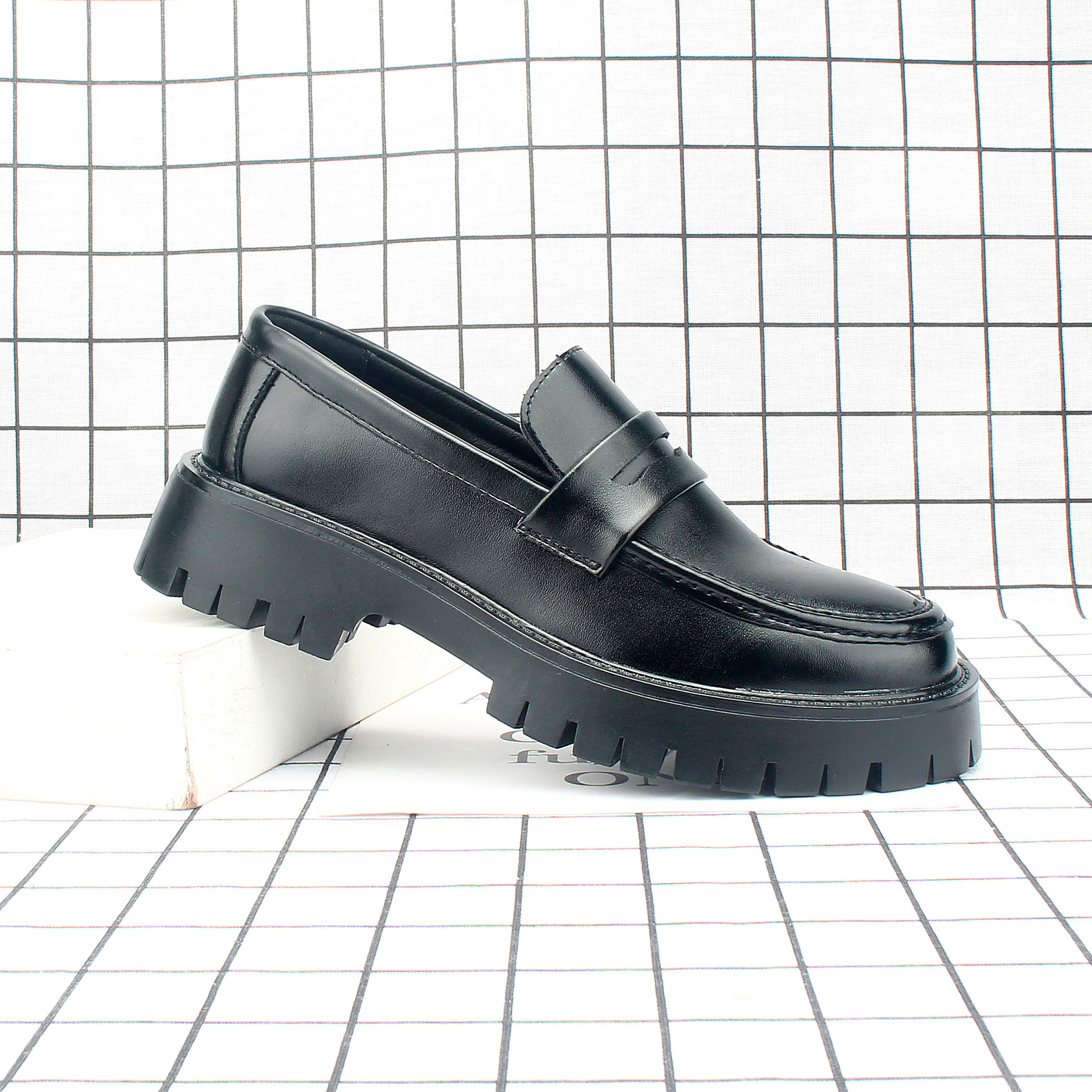 2022�¿���ʿ��ͷƤЬ�׽�����Ь������һ�ŵ�Բͷ͸������Ь368