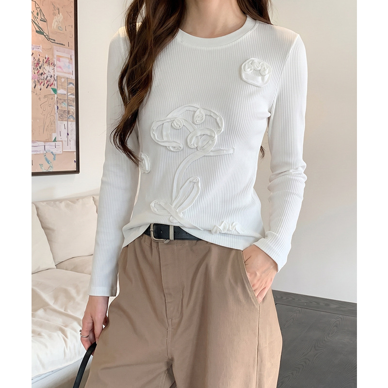 Ai Real Price # Summer New Style Three-Dimensional Floral T-Shirt with Round Neck and Long Sleeves, Featuring Three-Dimensional Hand-Embroidered Design for Women. Ai Real Price # Summer New Style Three-Dimensional Floral T-Shirt with Round Neck and Long Sleeves, Featuring Three-Dimensional Hand-Embroidered Design for Women.
