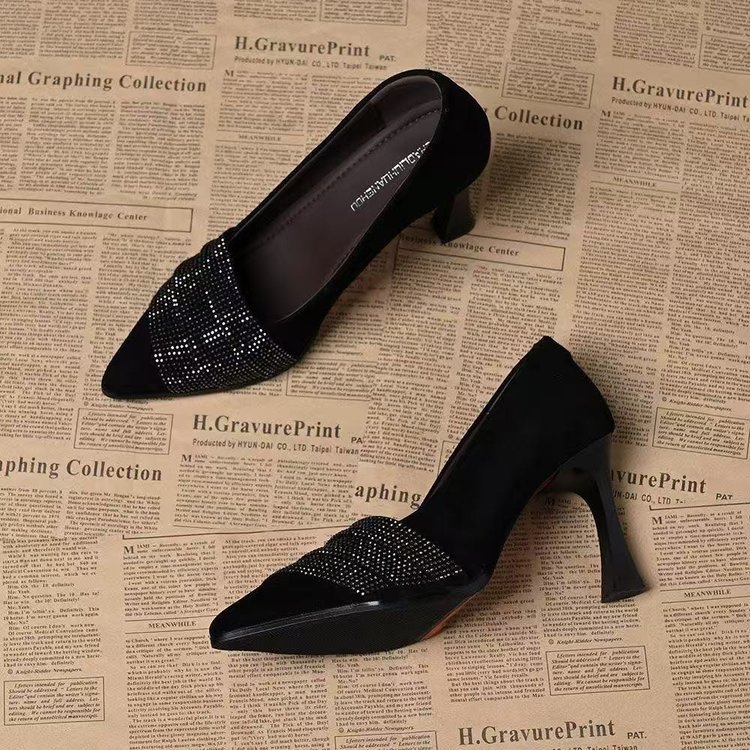 Modas versátiles zapatos de primavera 2026 nuevos zapatos de mujer puntuales zapatos de tacones altos temperamento de diamante francés zapatos de mujer