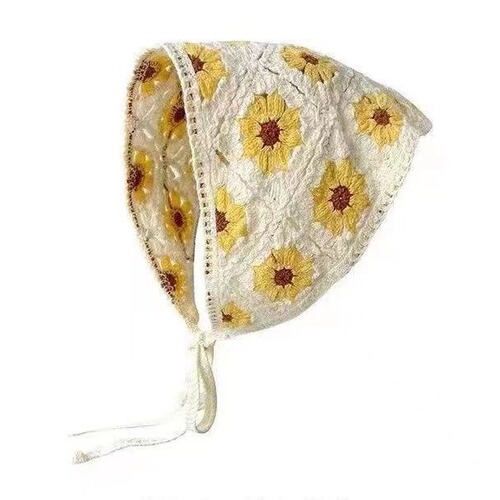 Korean-style triangular handcrafted crocheted knitted hairband for women—vintage, internet-famous, cute, sweet, and adorned with dainty daisy motifs; perfect as a headband or tied around the head.