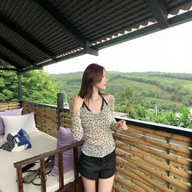 纯欲风辣妹蕾丝拼接挂脖假两件小衫女装秋季新款简约气质显瘦上衣