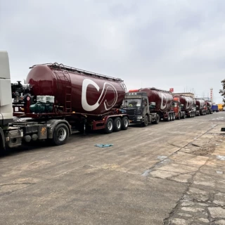 定制粉粒物料罐运输车 外贸30立方现款散装水泥罐车参数配置价