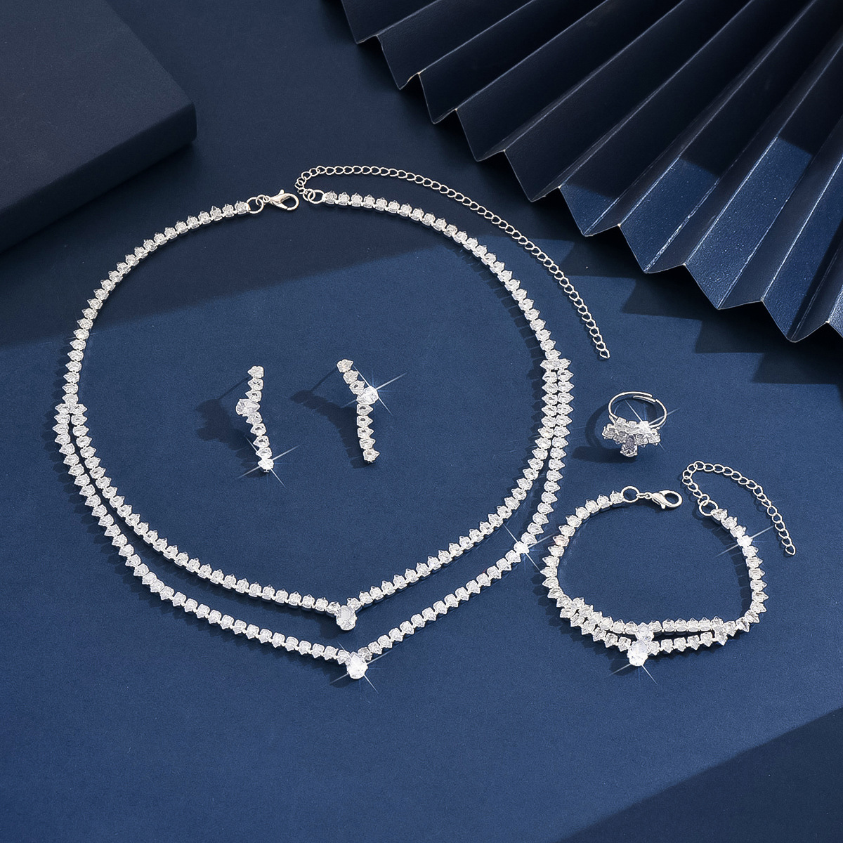 Conjunto de joyería transfronterizo Cadena de garra de circón Moda simple Accesorios de alta gama Pendientes Pendientes Collar Accesorios femeninos al por mayor