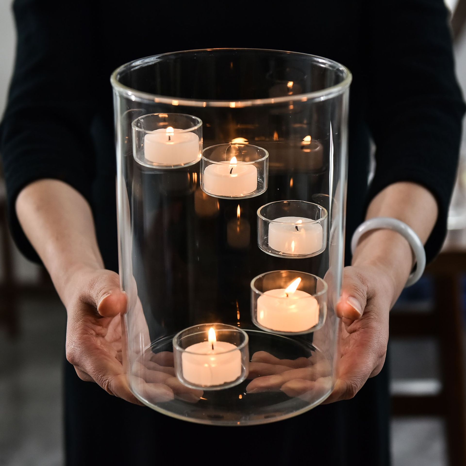 Directo de fábrica de estilo europeo grande de vidrio candelabro vela cena decoración creativa giratoria candelabro vela hogar