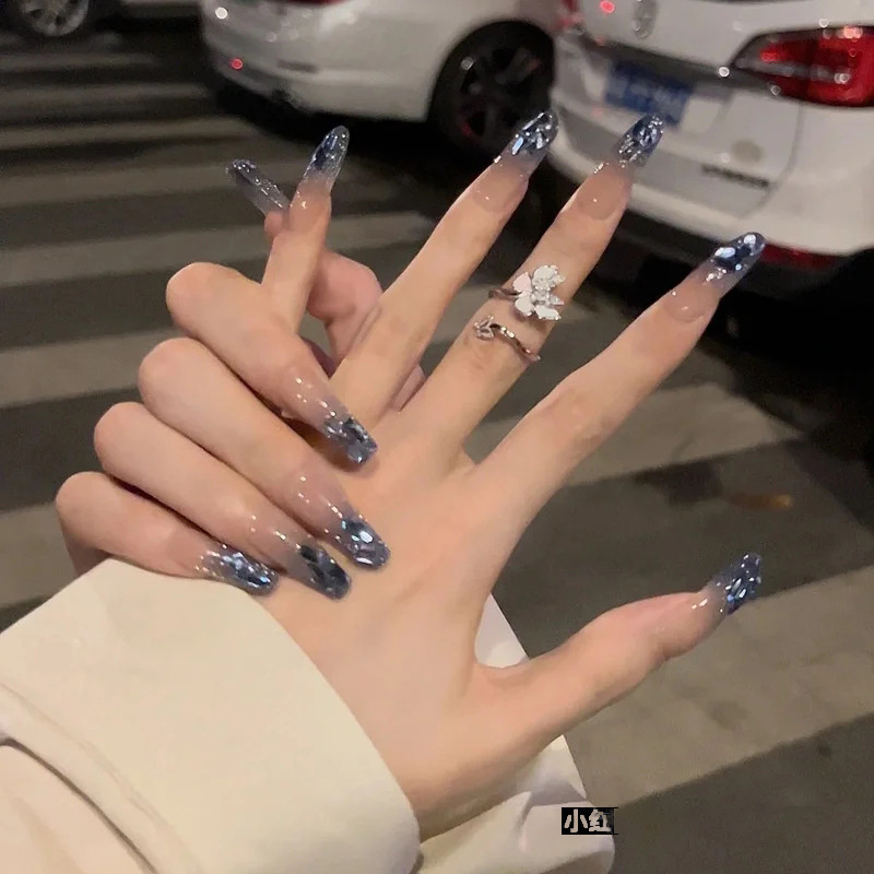 TikTok Internet Red Explosions Ice Blue Aurora Flash Temperament Rich Family's daughter white detachable wearable nail patch