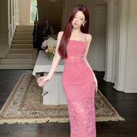 法式气质粉色蕾丝吊带连衣裙女2026夏季纯欲性感包臀修身显瘦长裙
