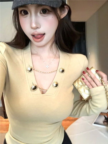 [270g Fleece] Button-Chain Hollow-Out V-Neck Long-Sleeved T-Shirt for Women, Slim-Fit Base Layer Top in Apricot Yellow