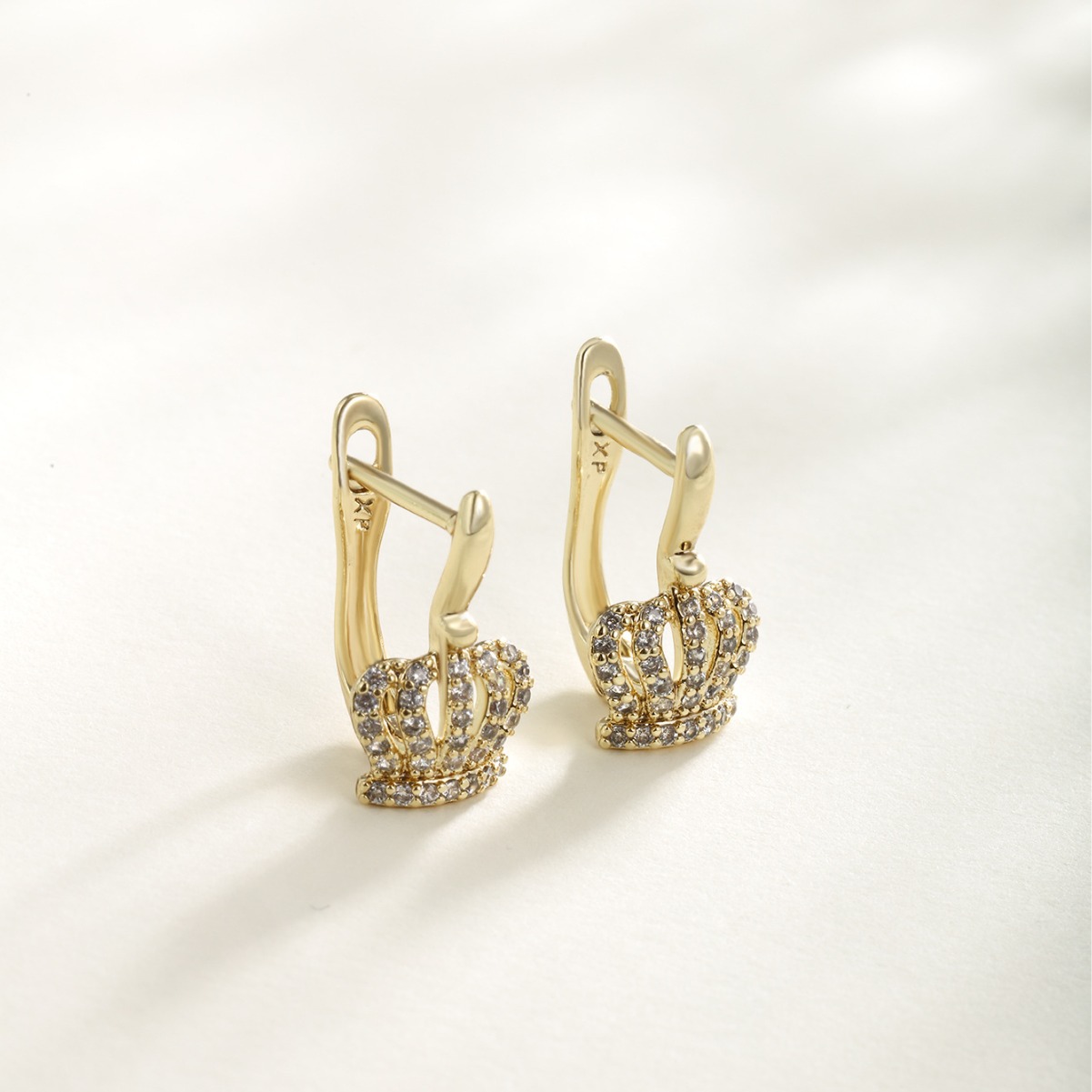 Joyería Xuping aleación de micro diamantes crown pendientes ligeros de lujo de alto nivel de moda europea y americana pendientes de nicho para mujeres