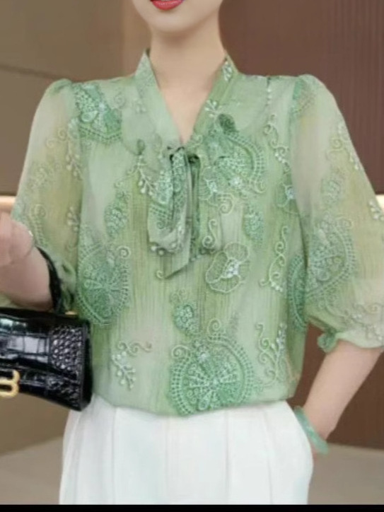 2025年夏の新作女性用半袖シャツ、年齢を軽減する蝶ネクタイ半袖Tシャツ、お腹をカバーする痩身トップス、薄手のボトムシャツ|undefined