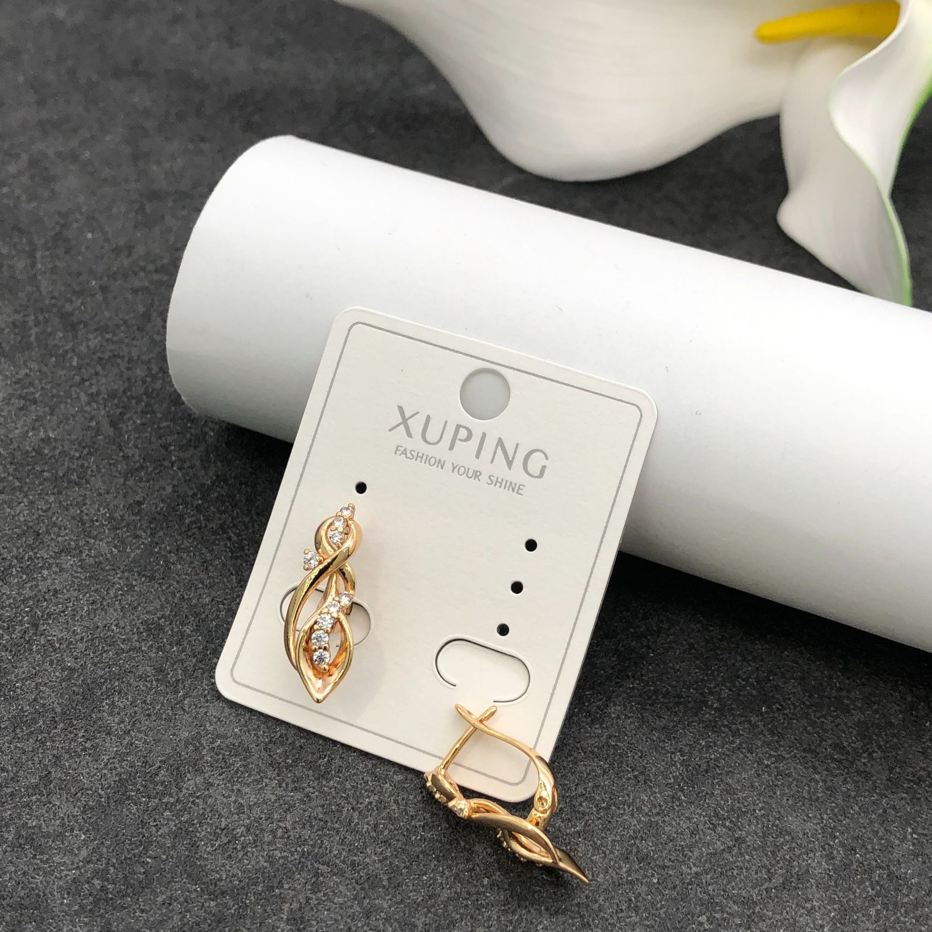 Pendientes de Aro con Zirconia de Aleación de Cobre Bañado en Oro de 18K