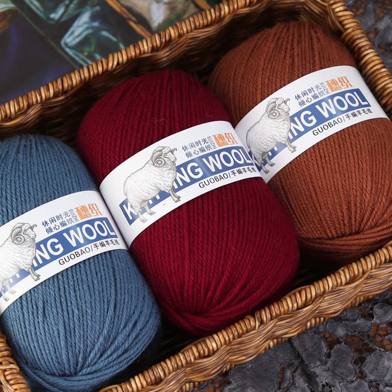 Bulk wholesale 290 wool yarn for handmade knitted sweaters, scarves, and hats, pure color four-ply wool yarn balls