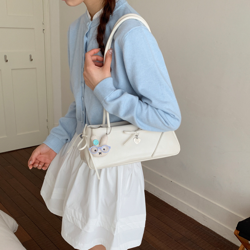 Bolsas de brazo coreanas de moda extranjera 2026 verano simple diaria dulce arco de hombro bolsas de moda