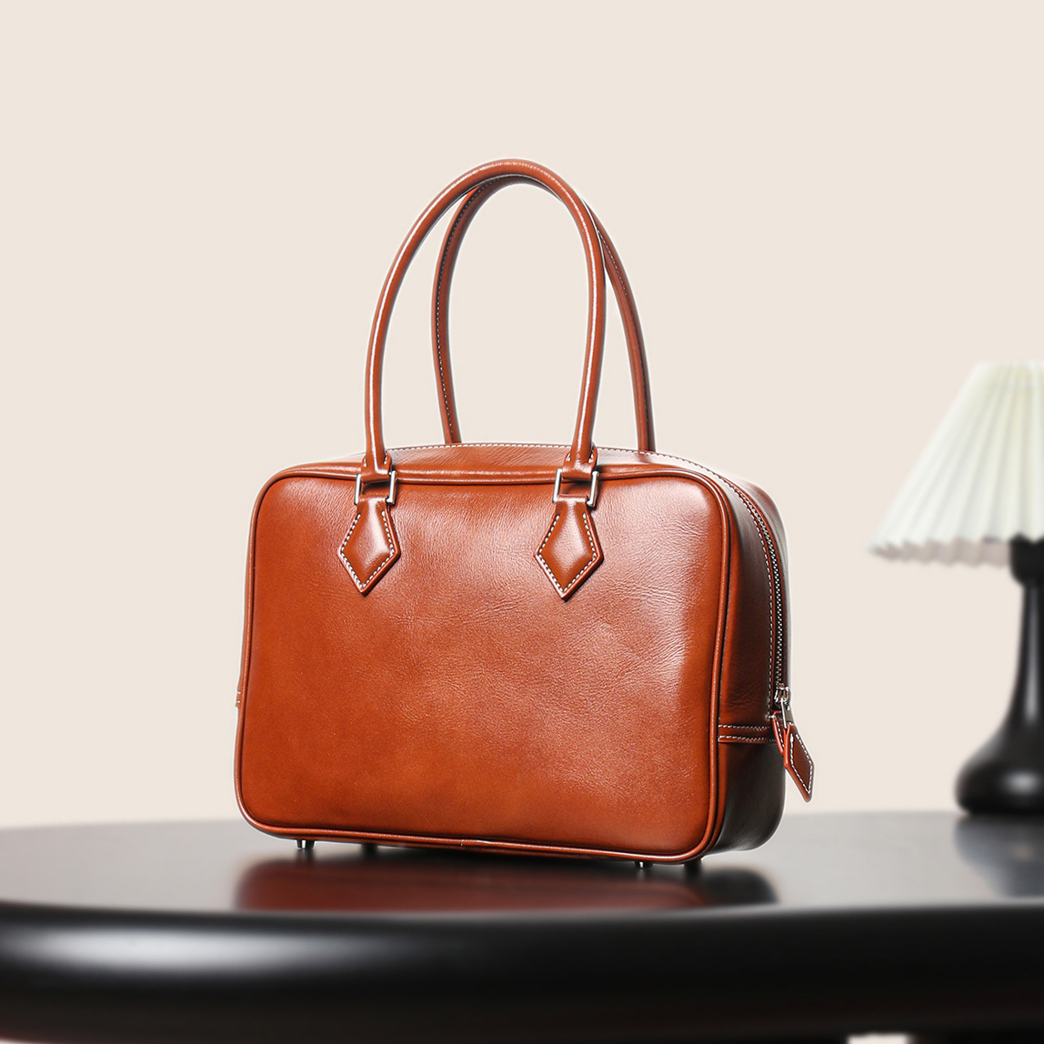 Bolso de mujer de cuero 2025 nueva capa de cabeza bolera de cuero de vaca SWIFT bolso de cuero cuadrado portátil bolso de plumas