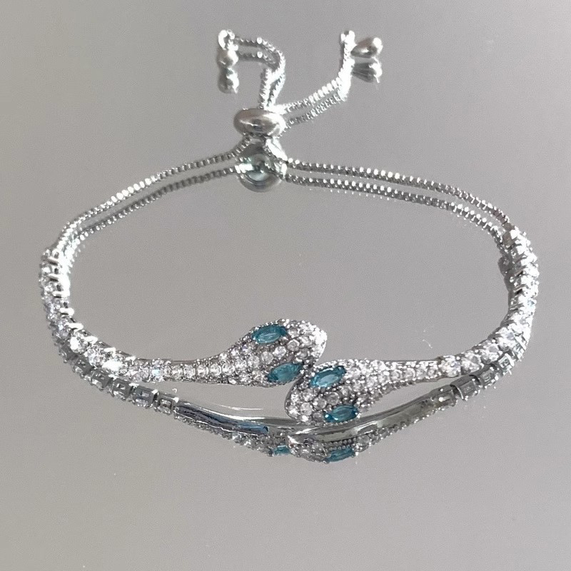 Brazalete de serpiente con circonitas para mujer elegante_voghion.com