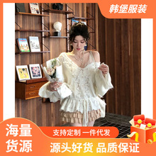 慵懒风灰色V领抽绳针织毛衣女2025新款纯色镂空钩花斜肩露肩上衣