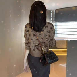 时尚洋气双C字母提花V领短款羊绒针织开衫女宽松显瘦毛衣外套上衣