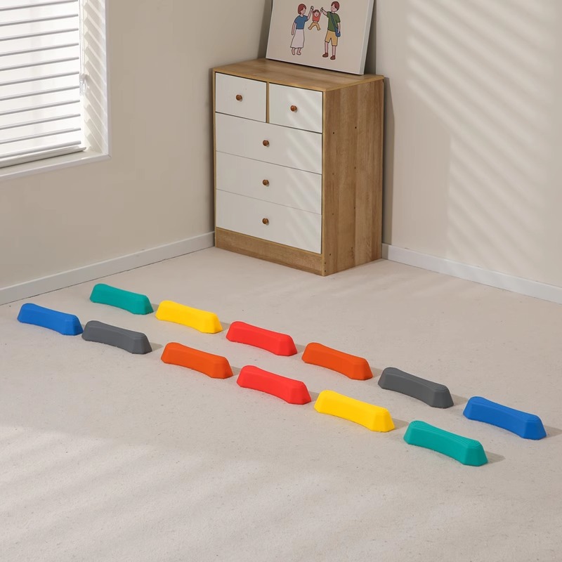 Equipo de entrenamiento de acondicionamiento físico de niños de madera de equilibrio de paso y paso, dispositivo de acondicionamiento físico al aire libre de jardín de infantes, puente de equilibrio inteligente