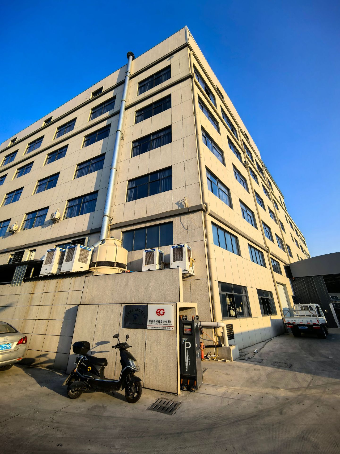 Kablosuz hava pompası, araç çakmaklığı, araç dijital ekranı, çok fonksiyonlu uyarı ışığı, hava pompası, taşınabilir hava pompası