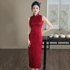 Red Long-Sleeveless Neckless Modified Chinese Traditional Cheongsam for 2024 New Arrival Young Women, Feminine Retro Stylish Fitted