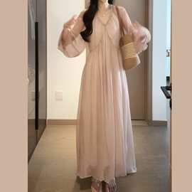 2026夏季新款法式超仙气质烟雾粉钉珠领连衣裙设计感薄纱修身型