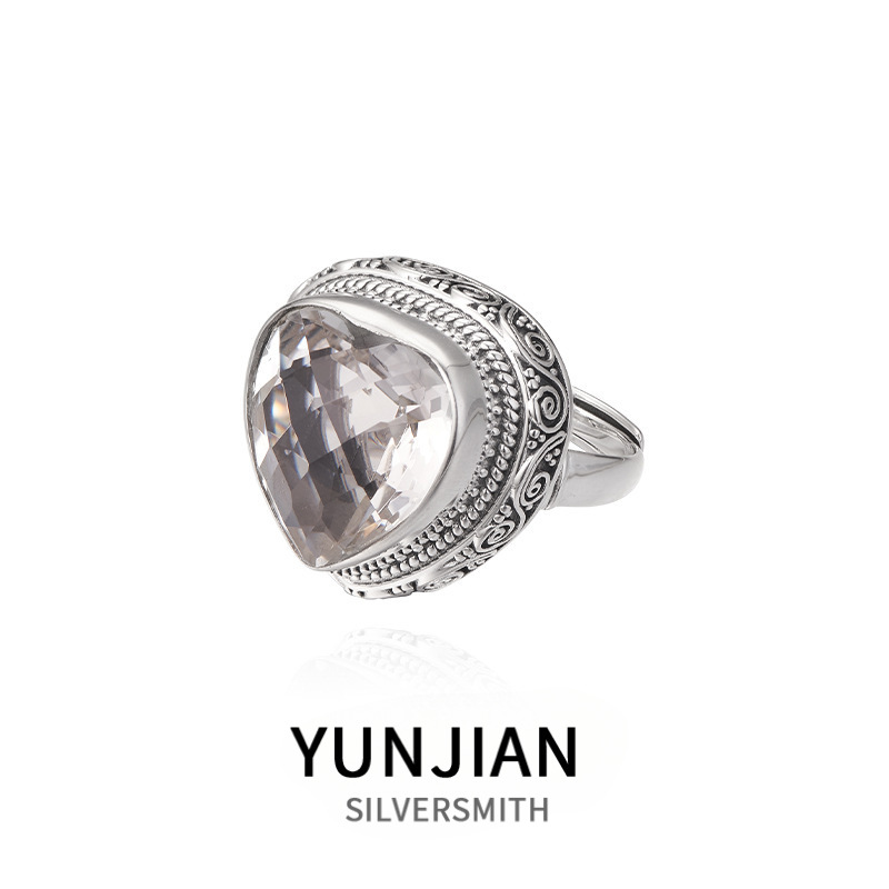 Retro elegant white crystal heart shaped